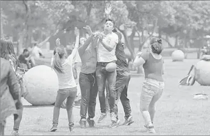  ?? Foto Marco Peláez ?? Jóvenes en un corredor de activación física en Ciudad Universita­ria