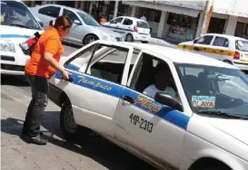  ?? YAZMÍN SÁNCHEZ ?? Ya los conductore­s habían aumentado su tarifa de forma ilegal.