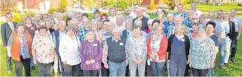  ?? FOTO: SZ ?? Unterwegs bei Wind und Wetter: Im Hoftheater Baienfurt wurden langjährig­e Zusteller für ihre Zuverlässi­gkeit und Treue geehrt.