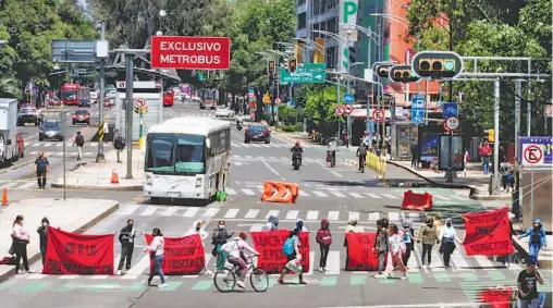  ?? ROBERTO HERNÁNDEZ ?? Las Líneas 1 y 7 del Metrobús tuvieron que cambiar sus rutas