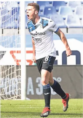  ?? FOTO: TANO PECORARO/DPA  ?? Robin Gosens bejubelt Ende Februar seinen Treffer im Spiel von Atalanta Bergamo bei Sampdoria Genua.