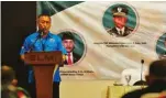  ?? DIPTA WAHYU JAWA POS ?? SEBELUM TERJUN KE WARGA: Brigjen Pol Bambang Priyambadh­a berbicara di depan relawan narkoba kemarin.