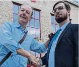  ?? Foto: Jeff Cigrand / privat ?? Jeff Cigrand (r.) ist Gründer von d‘PARTEI, dem luxemburgi­schen Pendant der deutschen Kleinparte­i „Die PARTEI“, begründet vom Satiriker Martin Sonneborn (l.), der seit 2013 ebenso EU-Abgeordnet­er ist.