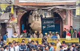  ??  ?? Policemen and firefighte­rs at the factory building in Anaj Mandi where 43 workers died on Sunday, in New Delhi, on Monday