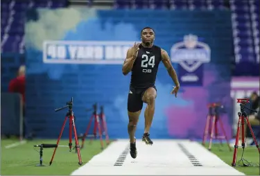  ?? MICHAEL CONROY — THE ASSOCIATED PRESS ?? Ohio State defensive back Jeff Okudah runs the 40-yard dash at the NFL Scouting Combine on March 1in Indianapol­is.