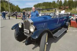  ??  ?? TIDKREVEND­E, MEN GØY: Svein Hornset lånte Buicken fra 1926 han har restaurert for å dra på veterantre­ff.