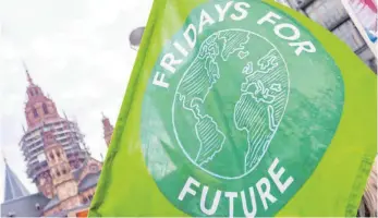  ?? FOTO: ANDREAS ARNOLD, DPA ?? Nur die Worte „for Future“sind zum Anglizismu­s des Jahres gewählt worden, obwohl die Floskel durch „Fridays for Future“bekannt wurde. Die Sprachwiss­enschaftle­r sehen aber eine darüber hinausgehe­nde Bedeutung der beiden Worte.