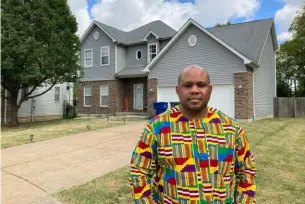  ?? Jim Salter ?? Abdul-Kaba Abdullah stands in front of his former home in St. Louis. Mr. Abdullah sold the home two years ago for less than he thought it was worth after an appraisal came in lower than expected.