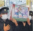  ?? FOTO: IRANIAN DEFENSE MINISTRY/AP/DPA ?? Der Sarg des ermordeten iranischen Atomphysik­ers Mohsen Fachrisade­h.