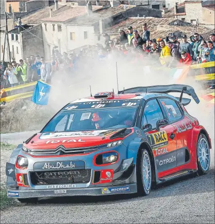  ?? FOTO: WORLD MEDIA AGENCY ?? Kris Meeke se colocó líder en el primer tramo de ayer y supo gestionar su ventaja por la tarde al volante de su C3 WRC