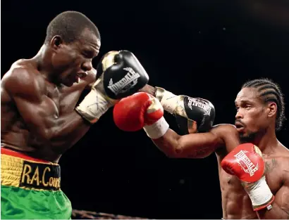  ?? Photo by Shihab ?? Raymond Commey and Larry Abarra slug it out during their bantamweig­ht bout in ‘The Fight DXB Uncovered’ on Friday. —