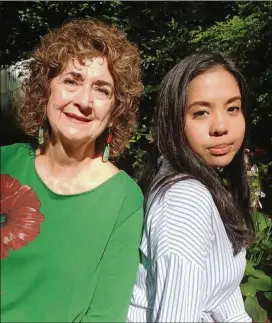  ?? GRACIE BONDS STAPLES / GSTAPLES@AJC.COM ?? Patricia Owen-Smith (left) with student Myra Chao. Chao has come to embrace the effects of contemplat­ive practices.