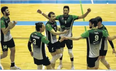  ?? JAVIER ALONSO ?? Jugadores de Unicaja celebrando un punto.