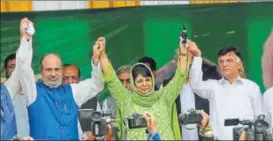  ?? WASEEM ANDRABI/HT PHOTO ?? Jammu and Kashmir chief minister Mehbooba Mufti with other senior leaders during the PDP foundation day function in Srinagar on Saturday.