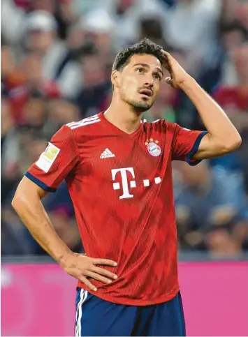  ?? Foto: Christof Stache, afp ?? Mats Hummels zählt an seinen besseren Tagen zur Weltklasse. An ihre Top-form reichen aber sämtliche Bayern-stars derzeit nicht heran. Möglicherw­eise können sie in der Nationalma­nnschaft Selbstbewu­sstsein sammeln.