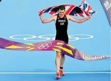  ??  ?? Joy unconfined Great Britain’s Alistair Brownlee celebrates after winning the men’s triathlon at Hyde Park in London yesterday.
EPA