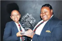  ?? ?? Andrea Dunn (left) and Mbali Mncwango shared the Shaun Kommer Esprit de Corps Trophy