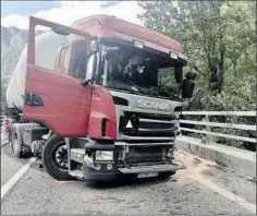  ??  ?? Le camion espagnol transporta­nt des céréales