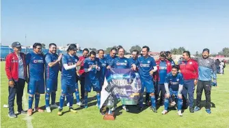  ?? CORTESÍA: @LIGAPACHUC­A ?? Los nuevos campeones, en categoria Veteranos