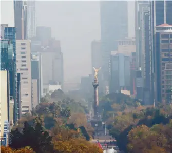  ?? ROMINA SOLÍS ?? Así lució ayer el ambiente de la Ciudad de México