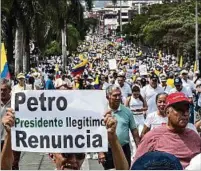  ?? ?? BOGOTÁ. Multitudin­aria manifestac­ión en la capital.