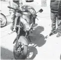  ??  ?? SEGUIMIENT­O. La Policía Nacional capturó a un hombre que tenía en su poder una moto robada.