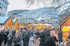  ?? RP-ARCHIVFOTO: ANNE ORTHEN ?? Glühwein trinken und Mandeln essen auch noch nach Weihnachte­n – darüber diskutiert derzeit die Politik.