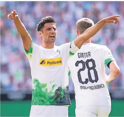  ?? FOTO: POOLFOTOS/DIRK PÄFFGEN ?? Lars Stindl ist nicht nur als Fußballer wichtig, sondern auch als Person. Der Kapitän ist einer der Anführer des Teams. Dennoch hat er keine Garantie für einen Stammplatz.