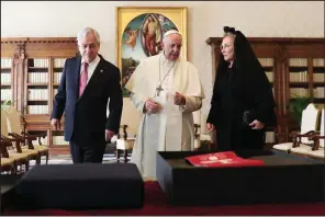  ?? AP/ALESSANDRO BIANCHI ?? Pope Francis meets with Chilean President Sebastian Pinera (left) and his wife, Cecilia Morel, at the Vatican on Saturday for a discussion about the church’s abuse scandals.