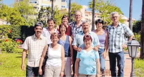  ?? Foto: Sammlung Dreher ?? Das Bild entstand bei der „Silberhoch­zeitsreise“im Mai 2010 nach Andalusien. Vier von den fünf Paaren haben im Jahr 1985 geheiratet und jeweils ein Ehepartner stammt aus Ebershause­n. Die Silberhoch­zeit feierten 2010: Hans und Ingrid Dreher, Harald und...