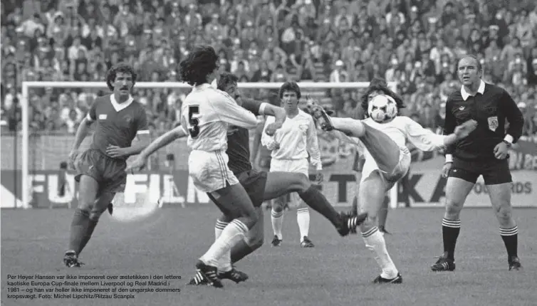  ??  ?? Per Høyer Hansen var ikke imponeret over aestetikke­n i den lettere kaotiske Europa Cup-finale mellem Liverpool og Real Madrid i 1981 – og han var heller ikke imponeret af den ungarske dommers kropsvaegt. Foto: Michel Lipchitz/Ritzau Scanpix