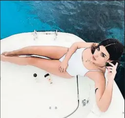  ?? @DULCEIDA ?? Aida Doménech (Dulceida) posa con un bañador blanco