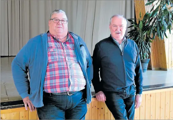  ??  ?? SÖKER LÖSNINGAR. Karl-Erik Stenbäck och Guy Söderlund hoppas Hangöborna skulle engagera sig i Brankis-frågan och komma med kreativa förslag.