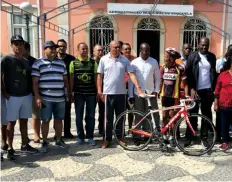  ??  ?? ANGOP Ciclista de 95 anos pedalou em percurso de 34 quilómetro­s