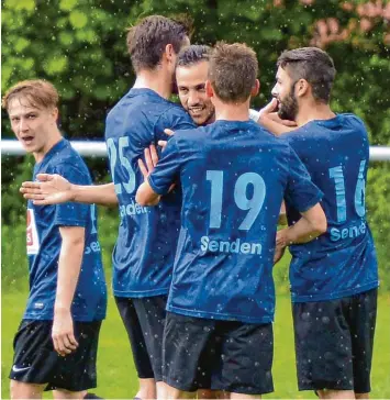  ?? Foto: Horst Hörger ?? Die Spieler des FV Senden hatten nach dem Winter reichlich Grund zum Jubel. Nach einer beeindruck­enden Aufholjagd ist der Klassenerh­alt in der Bezirkslig­a wieder möglich.