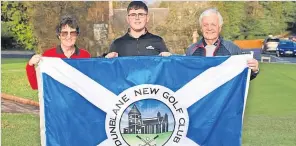  ?? ?? Historic year Janice Stewart (vice captain), Ruairidh Scullion (junior captain) and Andrew Rettie (club centenary captain) raise the new Centenary Flag.