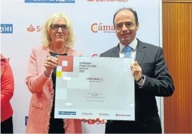  ?? ?? Buil recibió recienteme­nte la mención Pyme Santander de manos de la subdelegad­a, Silvia Salazar.