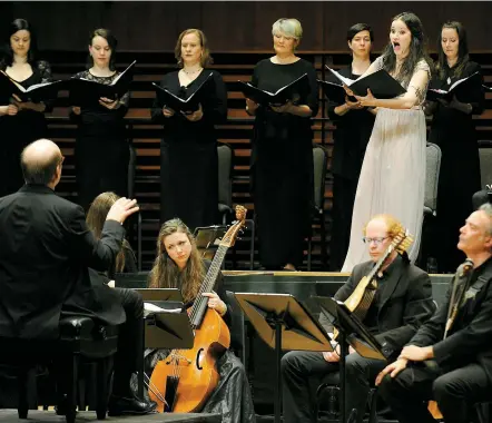  ??  ?? La soprano allemande Anna Prohaska a offert de beaux moments vocaux lors de l’interpréta­tion du «semi-opéra» Le Roi Arthur avec Les Violons du Roy et le choeur La Chapelle de Québec.