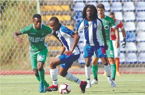  ??  ?? Fabrício “provocou” a expulsão de Alan Bidi e ainda fez o o segundo golo dos algarvios em Pedroso