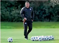  ?? AFP ?? Leicester City manager Craig Shakespear­e during training. —