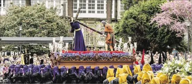  ?? Junta de Cofradías de Ferrol ?? El Nazareno, el año pasado en la plaza de Amboage de Ferrol, donde se produjo el Santo Encuentro de la Semana Santa de Ferrol