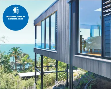  ?? Picture / Supplied ?? The Stanmore Bay home sits on 636sq m of sloping land and boasts stunning floor-to-ceiling views (below).