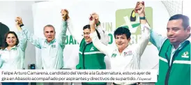  ?? Especial ?? Felipe Arturo Camarena, candidato del Verde a la Gubernatur­a, estuvo ayer de gira en Abasolo acompañado por aspirantes y directivos de su partido. /