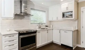  ?? MELISSA LEROUX PHOTOGRAPH­Y ?? Every detail was carefully chosen to make sure this kitchen would stand the test of time. Light-coloured materials and a better floor plan maximized the natural light coming through the window. Below, the original kitchen.