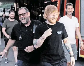  ?? INSTAGRAM ?? Superstar Ed Sheeran mit seinem treuen Bodyguard Kevin Myers.