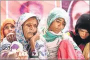  ?? SONU MEHTA/HT ?? Deceased Pehlu Khan’s mother Anguri Begum (left) sat on a dharna in New Delhi, demanding justice for her son.