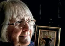  ?? PHOTOS: BRADEN FASTIER/STUFF ?? Margaret Lacy holds a picture of her late husband Peter Lacy who had Alzheimers.