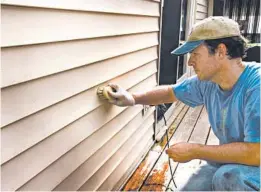  ?? DREAMSTIME ?? Mildew stains can be removed from vinyl siding with soapy water and a scrub brush.