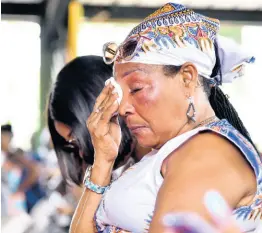  ?? ?? Evanie Henry, common-law wife of the late Donald ‘Tabby Diamond’ Shaw wipes away a the tears as she listened to the tributes at his thanksgivi­ng service last Friday.