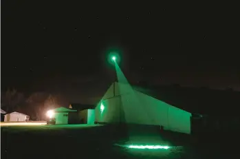  ?? TIM GRUBER/THE NEW YORK TIMES ?? A bird-deterrent laser scans the area around the turkey barns April 3 on Loren Brey’s farm in Sleepy Eye, Minnesota. Some poultry growers are turning to innovative tactics to protect their flocks from avian flu.